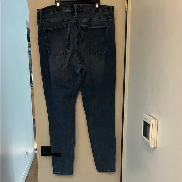 GAP High-Rise Button-Fly Jeans in Medium Blue Wash - Picture 8 of 8